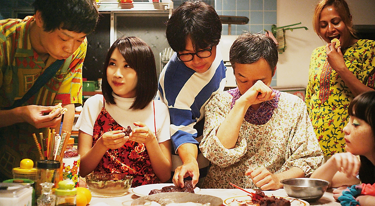 自分探しの秘訣は、おいしいものをお腹いっぱい食べること ― 新鋭ふくだももこ監督が描く『おいしい家族』