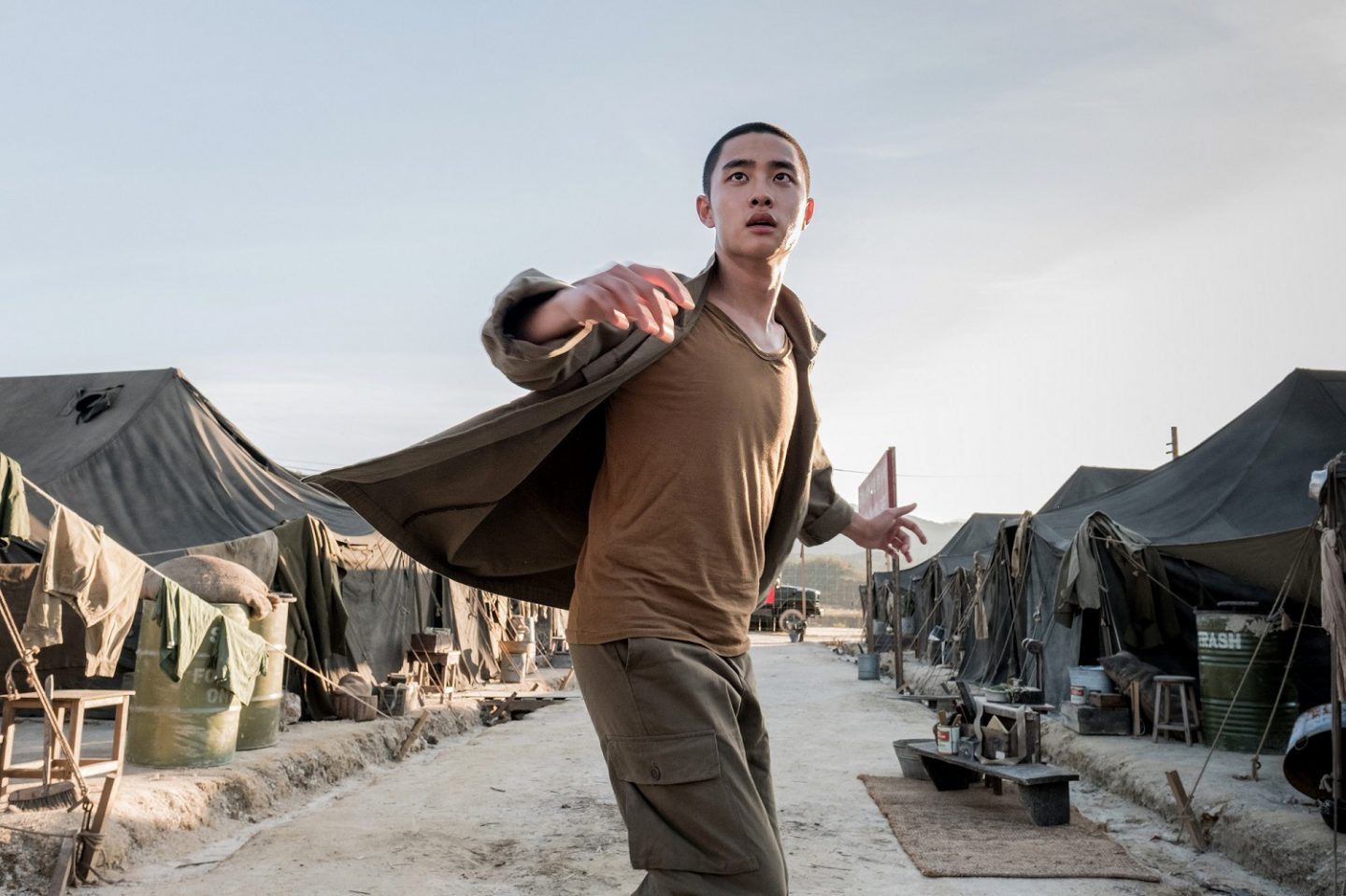 EXOのD.O.が見事なタップダンスを披露!『サニー 永遠の仲間たち』の監督が贈る戦争映画『スウィング・キッズ』
