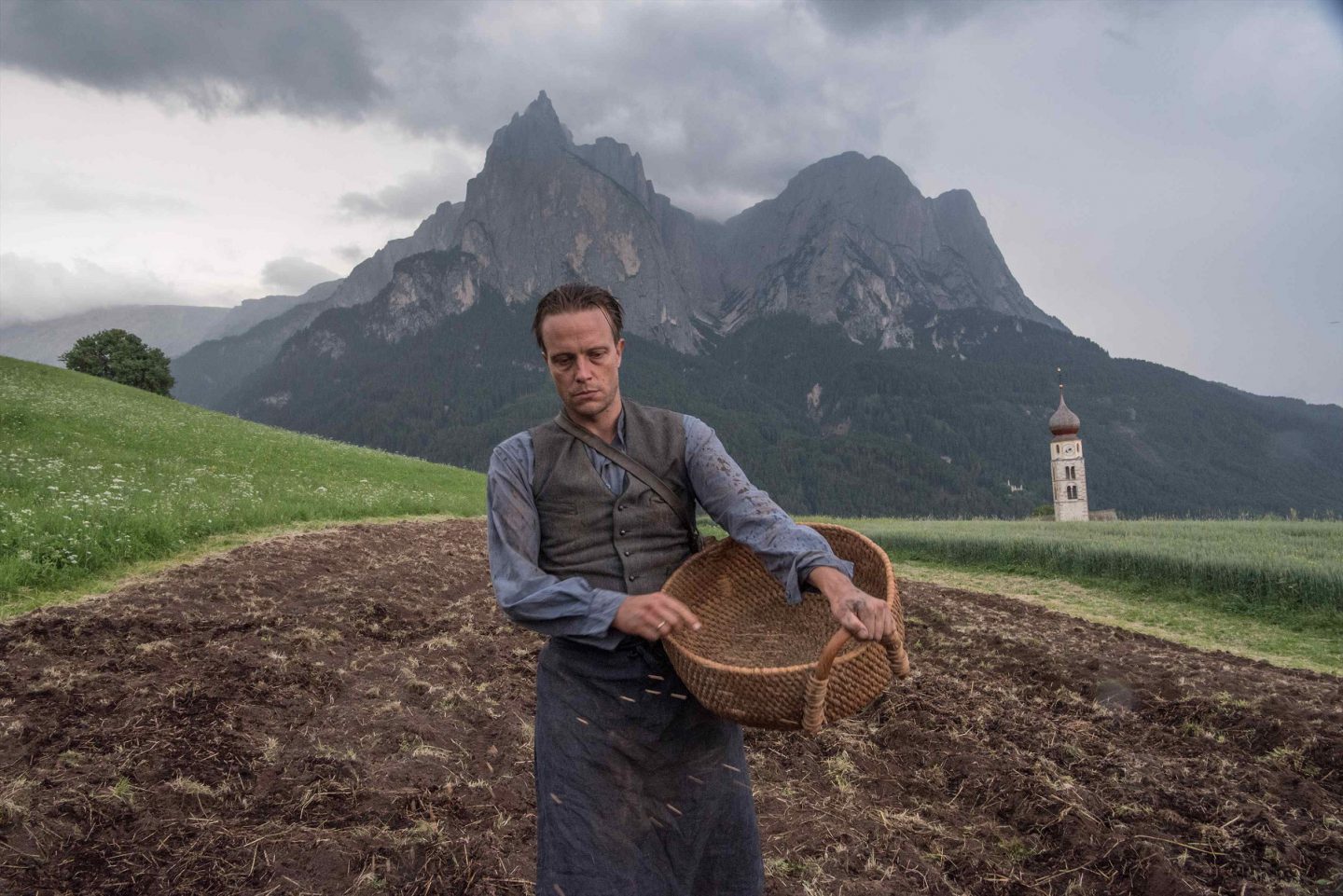 ナチスへの忠誠を拒んだ農夫の物語『名もなき生涯』　テレンス・マリック初の実話映画化