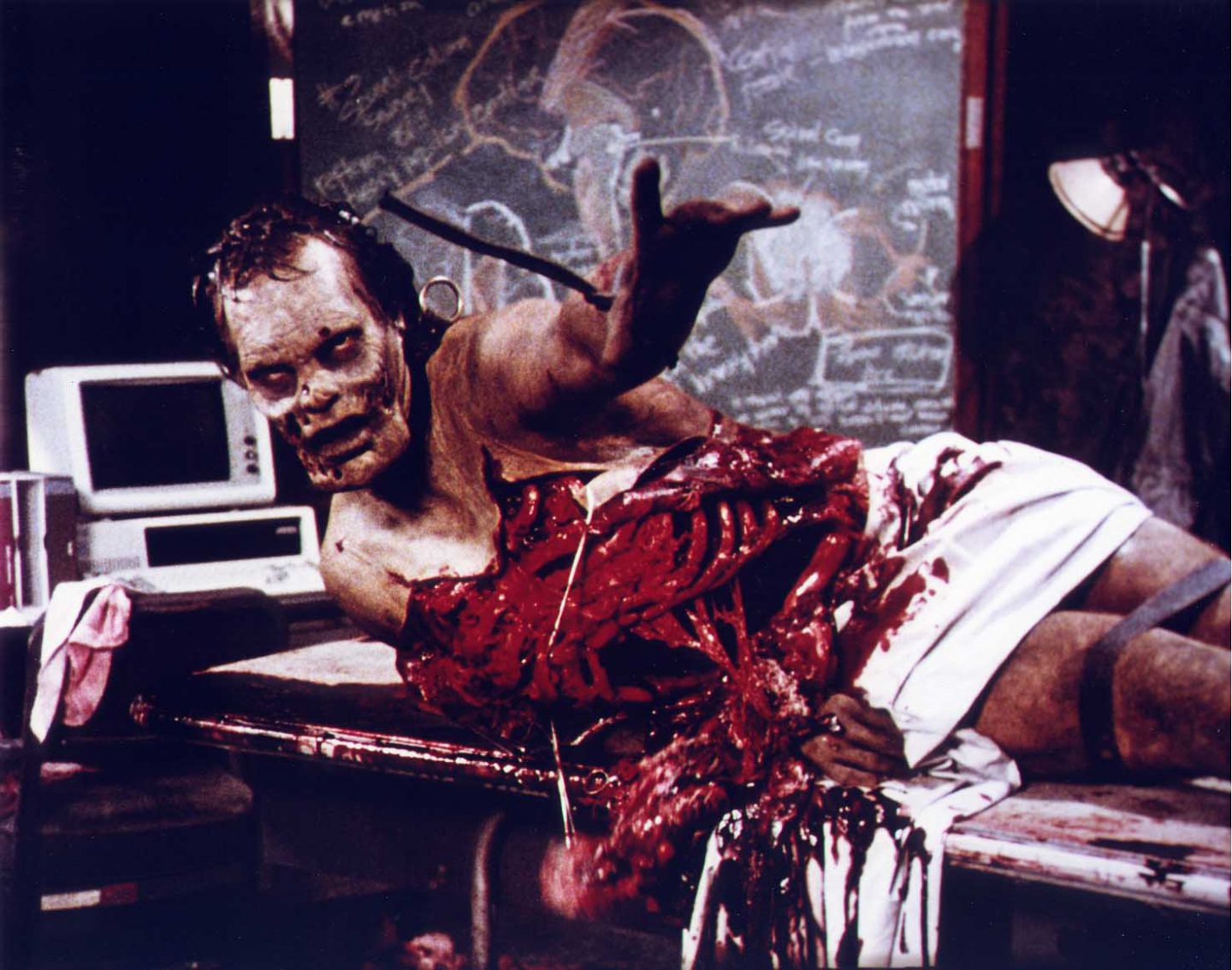 グチャドロなゾンビをバッキバキの解像度で堪能! ロメロ御大による『死霊のえじき』HDニューマスター版