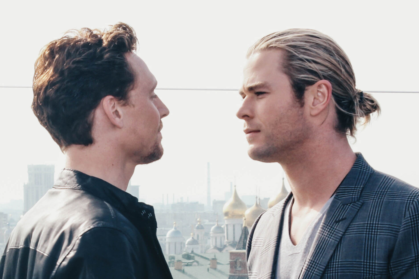 マーベル『マイティー・ソー』秘蔵写真が胸アツ!! 公開10周年記念！クリヘム、トムヒとの懐かしい写真を公開