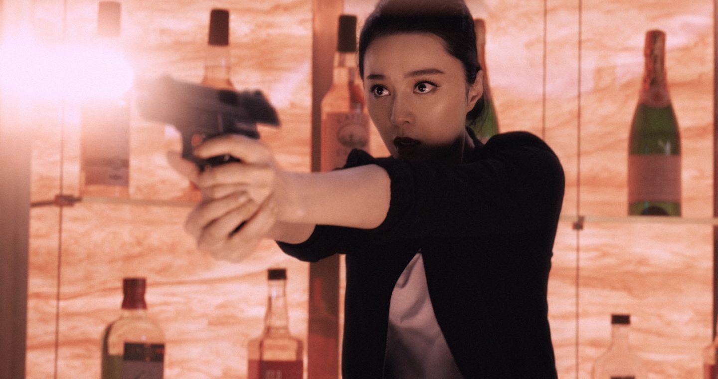 美女たちが高級ホテルで銃撃戦!! 映画『355』アドレナリン全開の本編映像解禁！